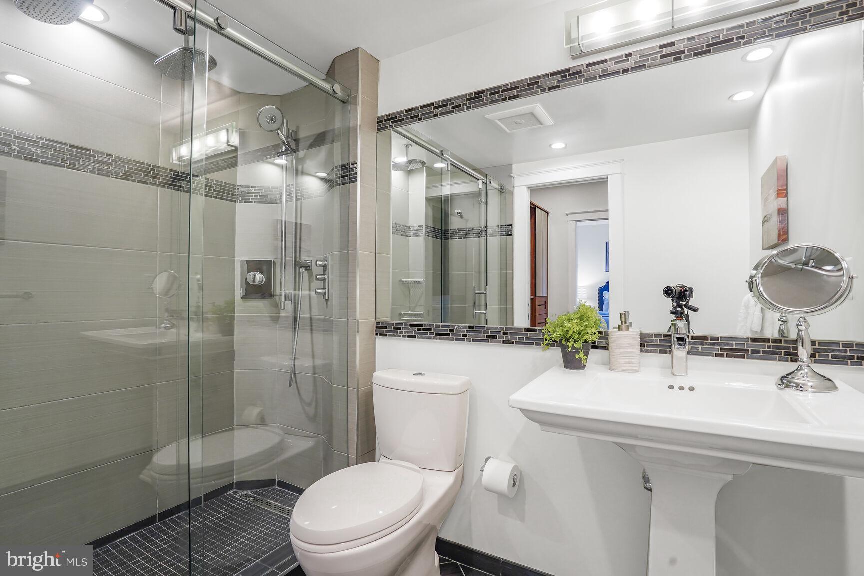 4141 N HENDERSON ROAD 511