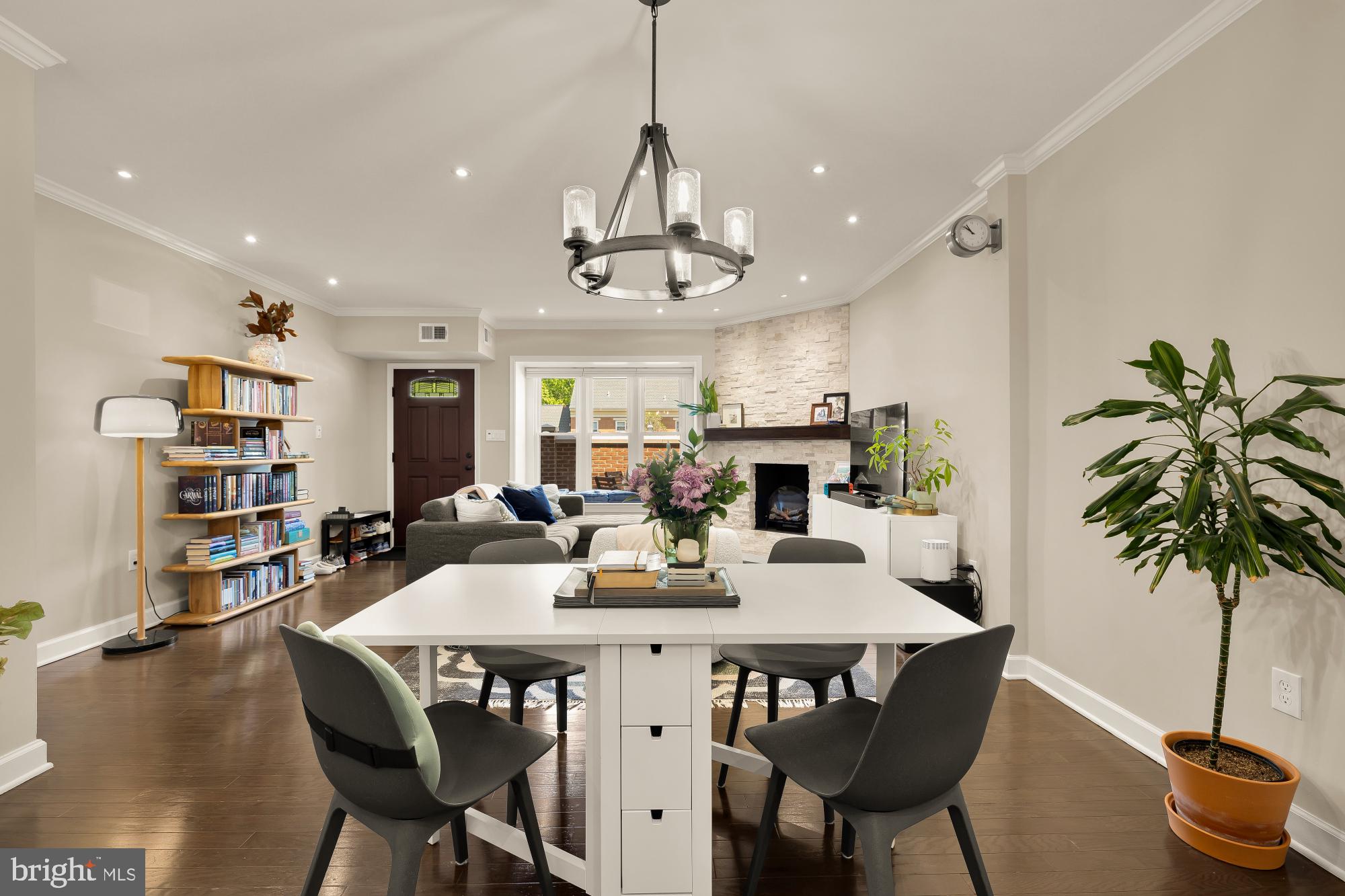 2532 FAIRFAX DRIVE