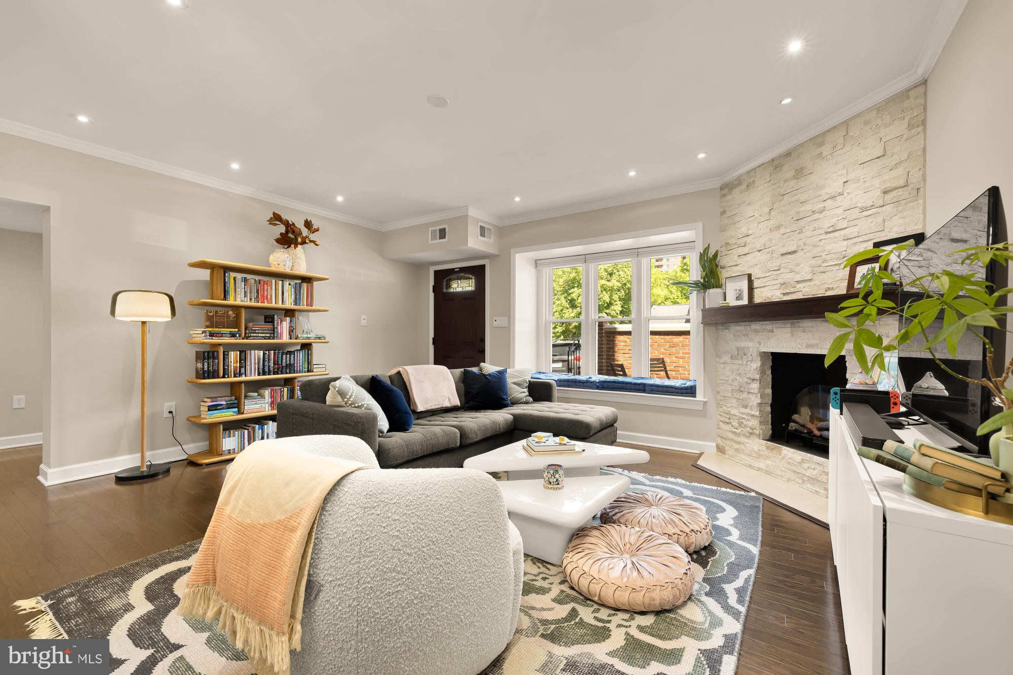 2532 FAIRFAX DRIVE