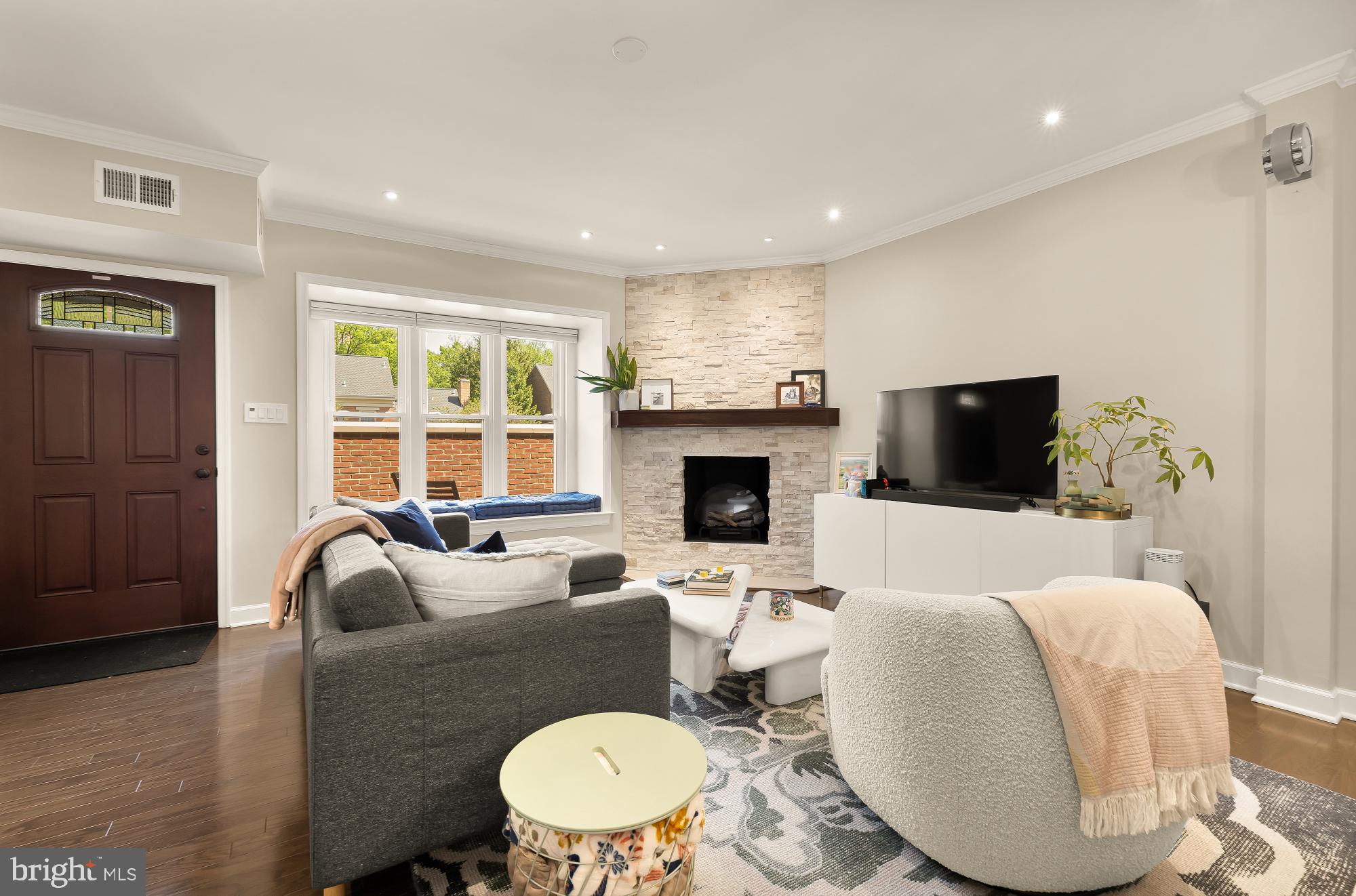 2532 FAIRFAX DRIVE