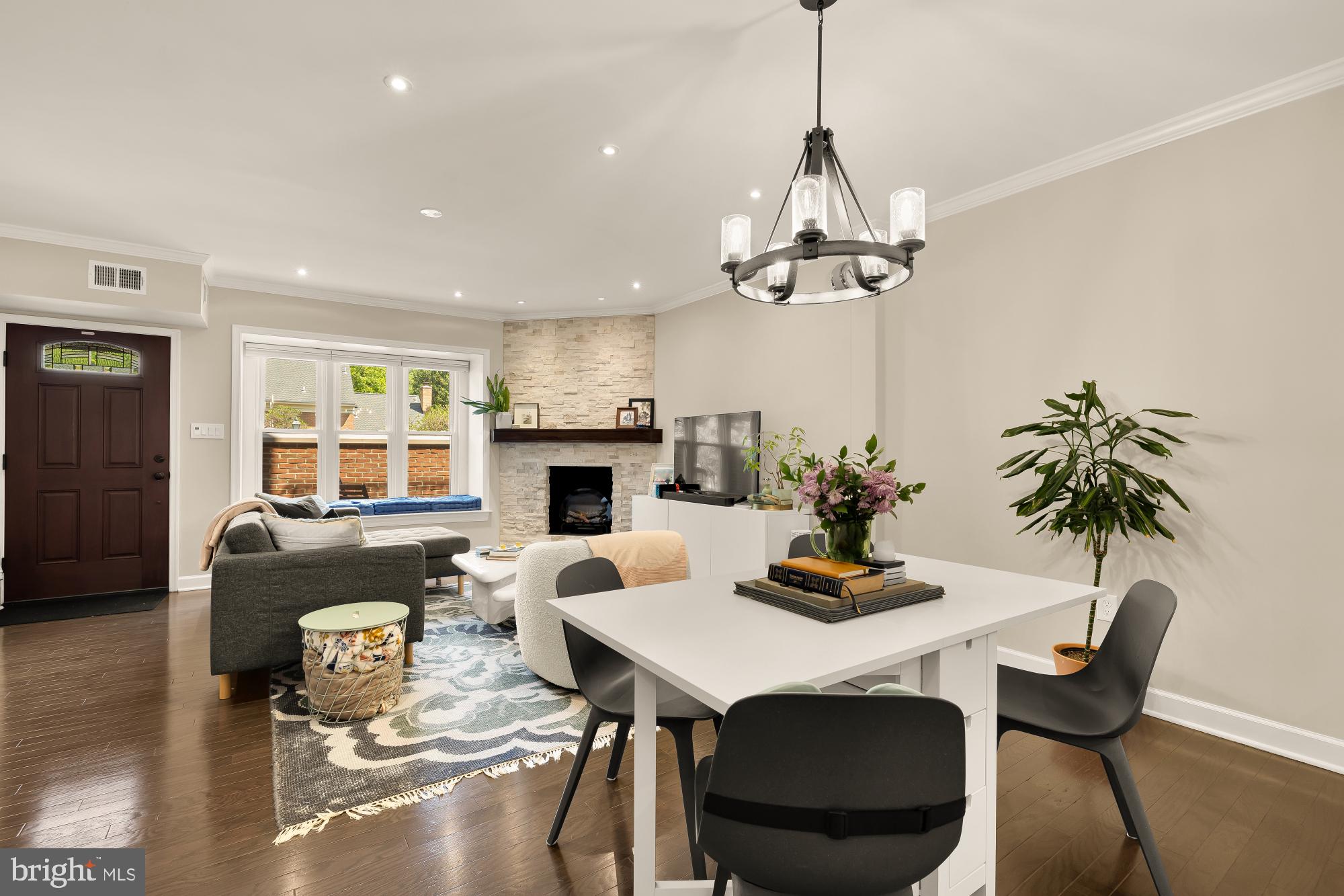 2532 FAIRFAX DRIVE