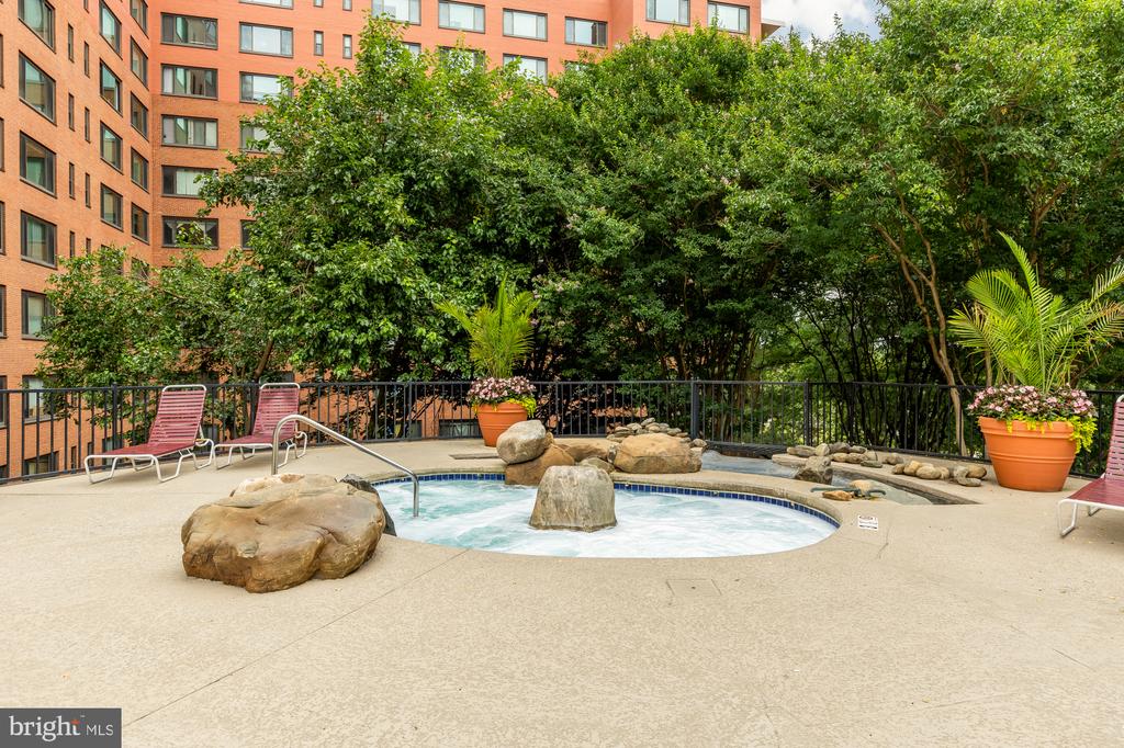 1021 ARLINGTON BOULEVARD Unit: 446