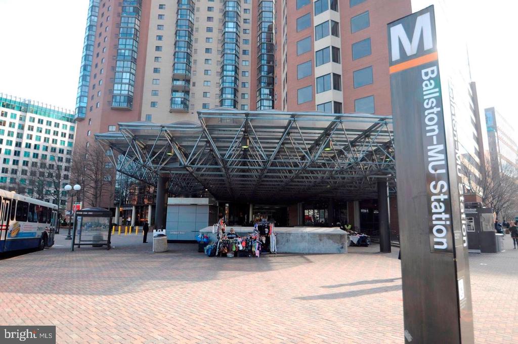 1050 N TAYLOR STREET Unit: 1-213