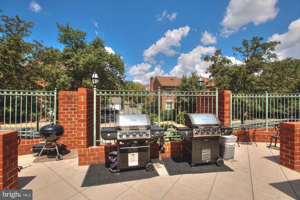 1050 N TAYLOR STREET Unit: 1-213