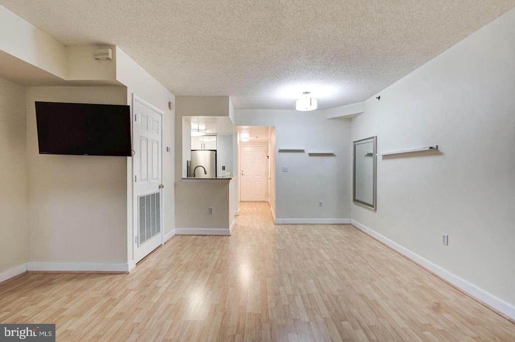 1050 N TAYLOR STREET Unit: 1-213