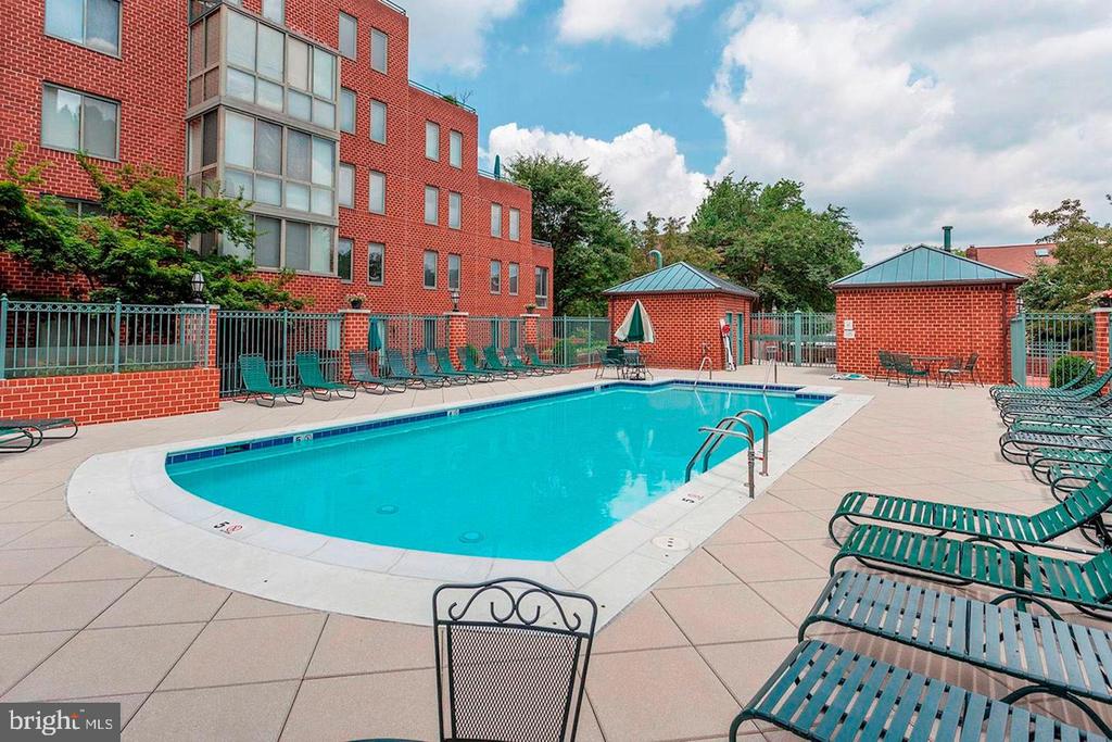 1050 N TAYLOR STREET Unit: 1-213