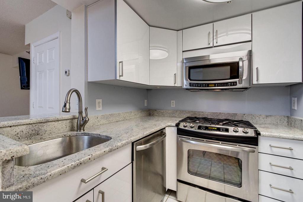 1050 N TAYLOR STREET Unit: 1-213