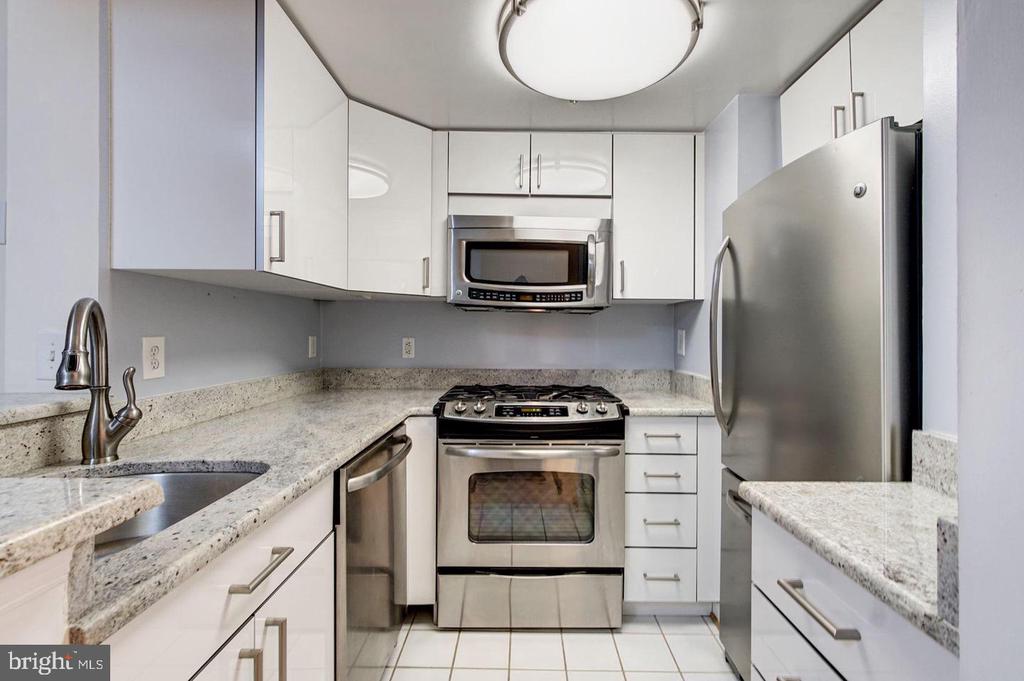1050 N TAYLOR STREET Unit: 1-213