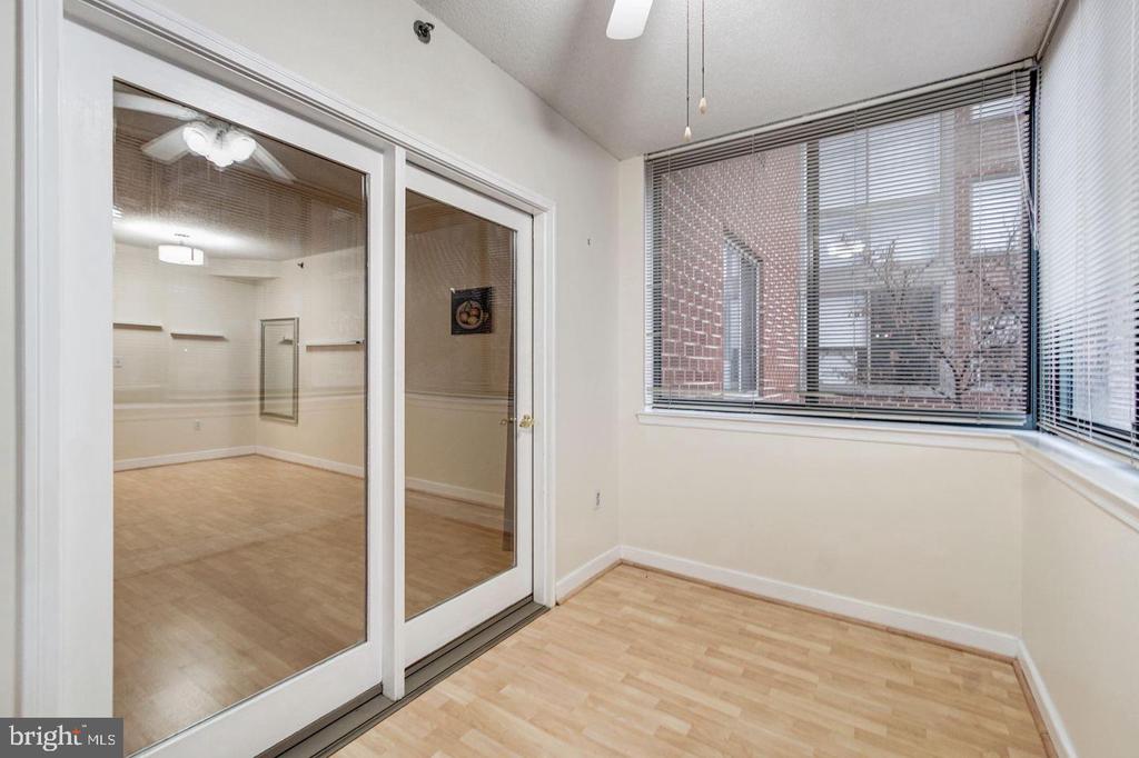 1050 N TAYLOR STREET Unit: 1-213