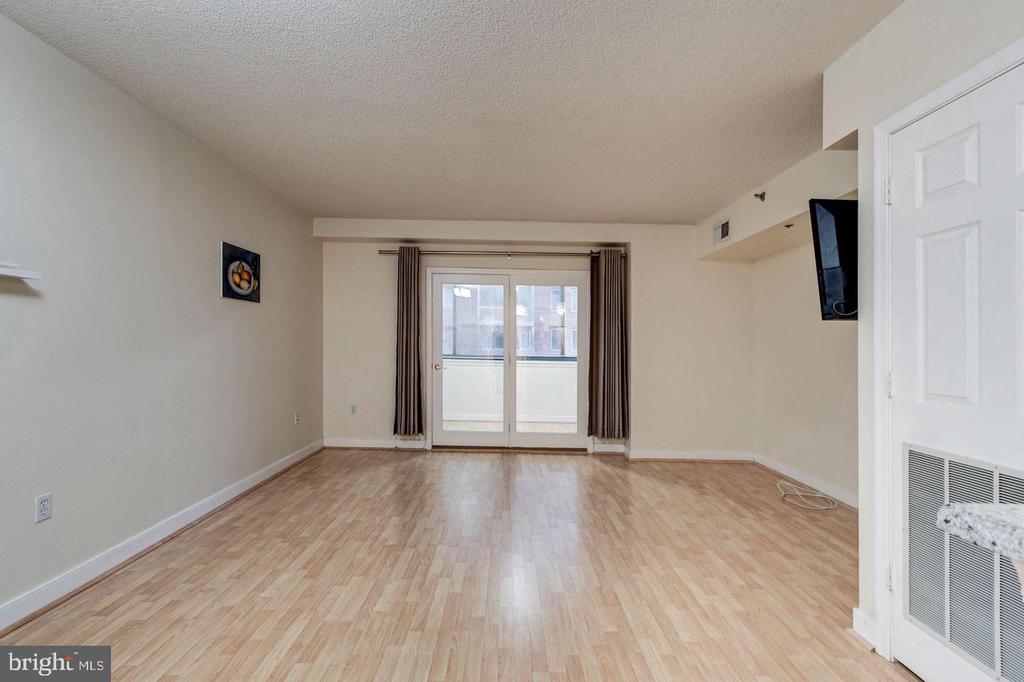 1050 N TAYLOR STREET Unit: 1-213