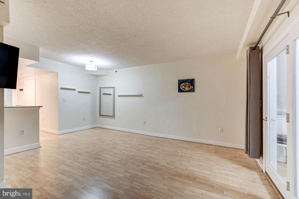 1050 N TAYLOR STREET Unit: 1-213