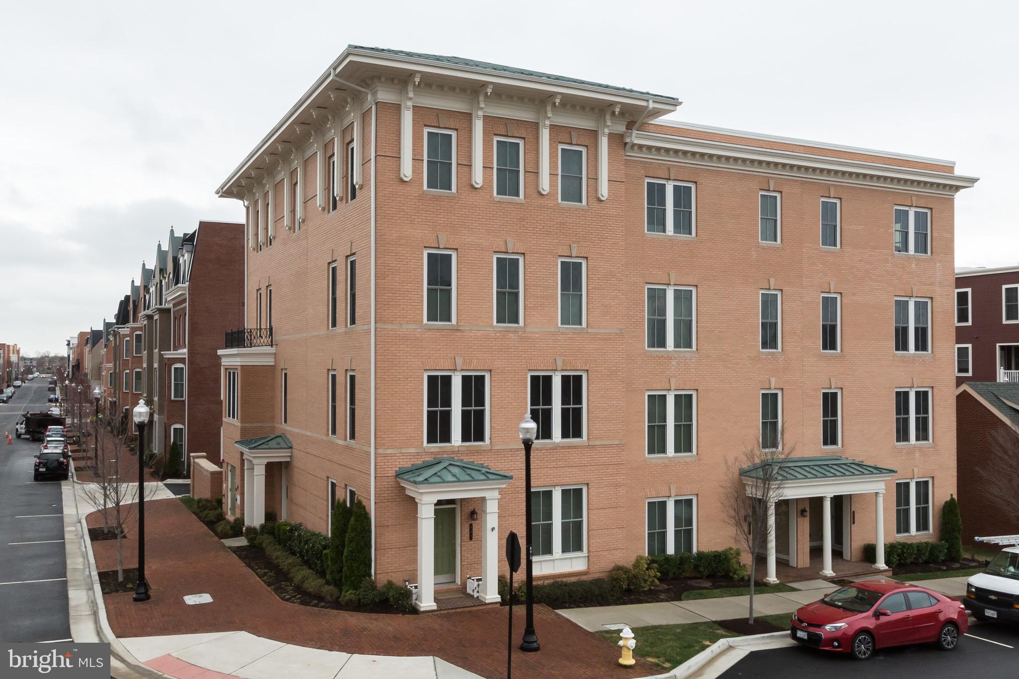 621 McKenzie AVENUE Unit: 101