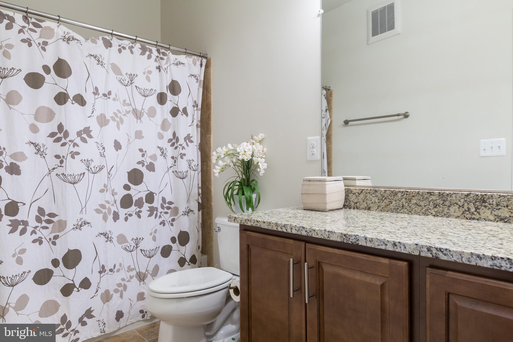 621 McKenzie AVENUE Unit: 101
