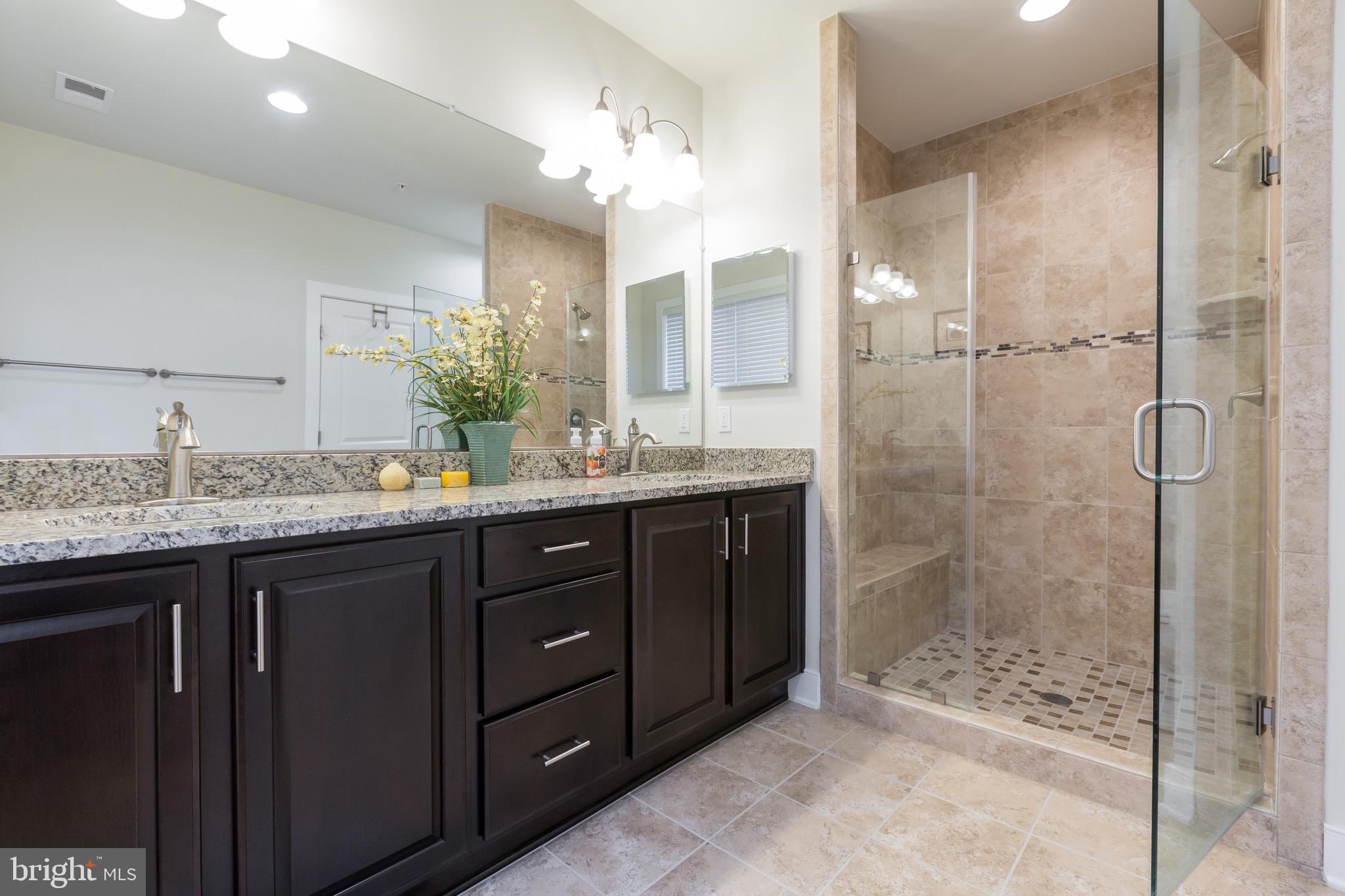 621 McKenzie AVENUE Unit: 101