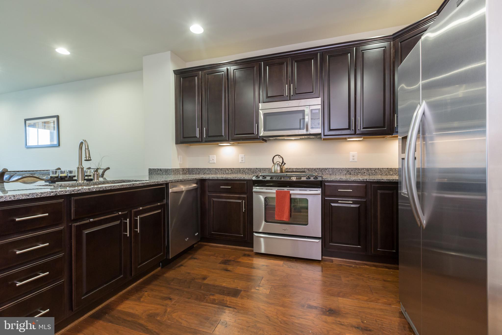 621 McKenzie AVENUE Unit: 101