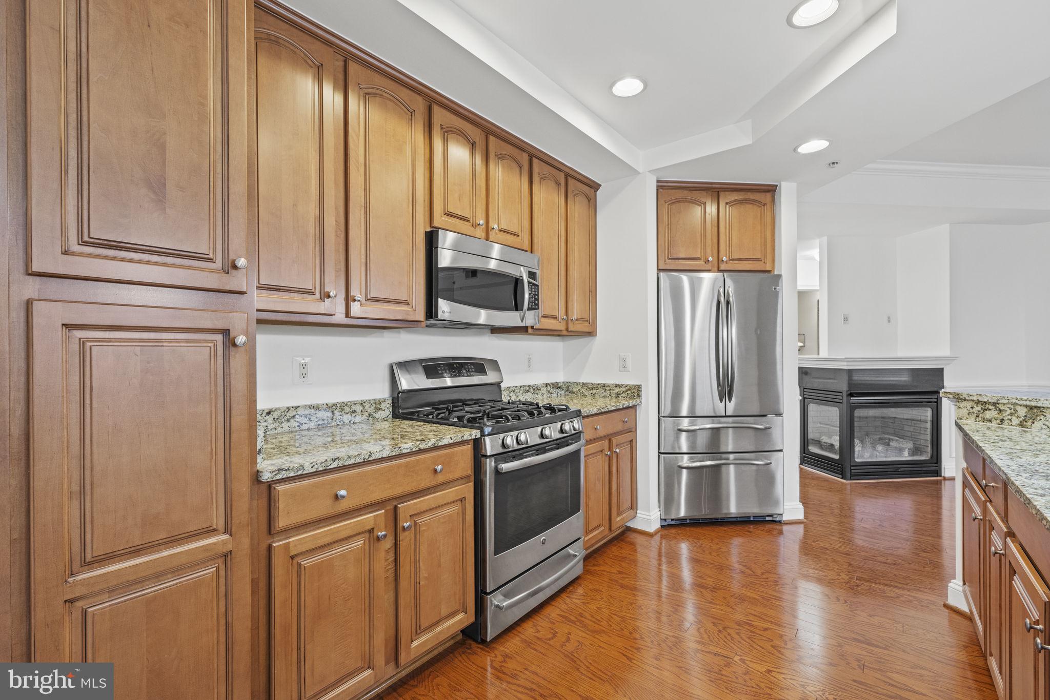 320 S West STREET Unit: 301