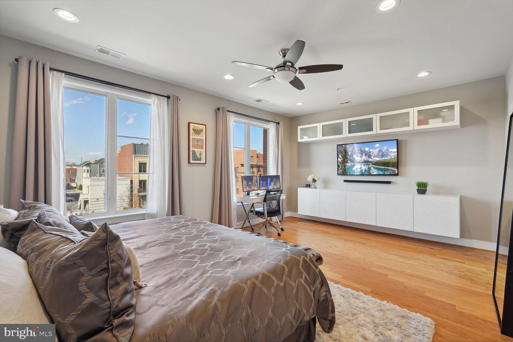 705 E Howell Ave