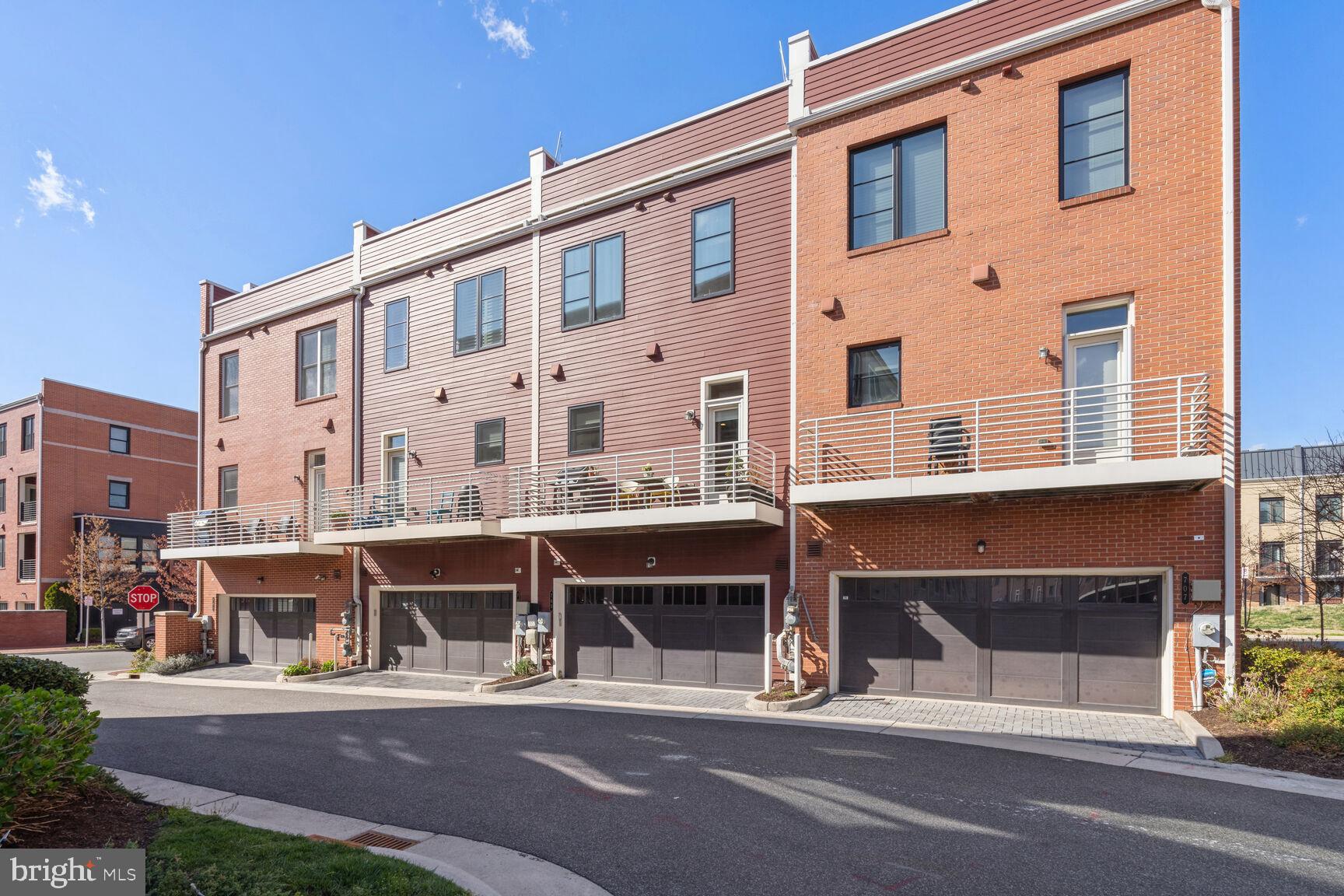 705 E Howell Ave