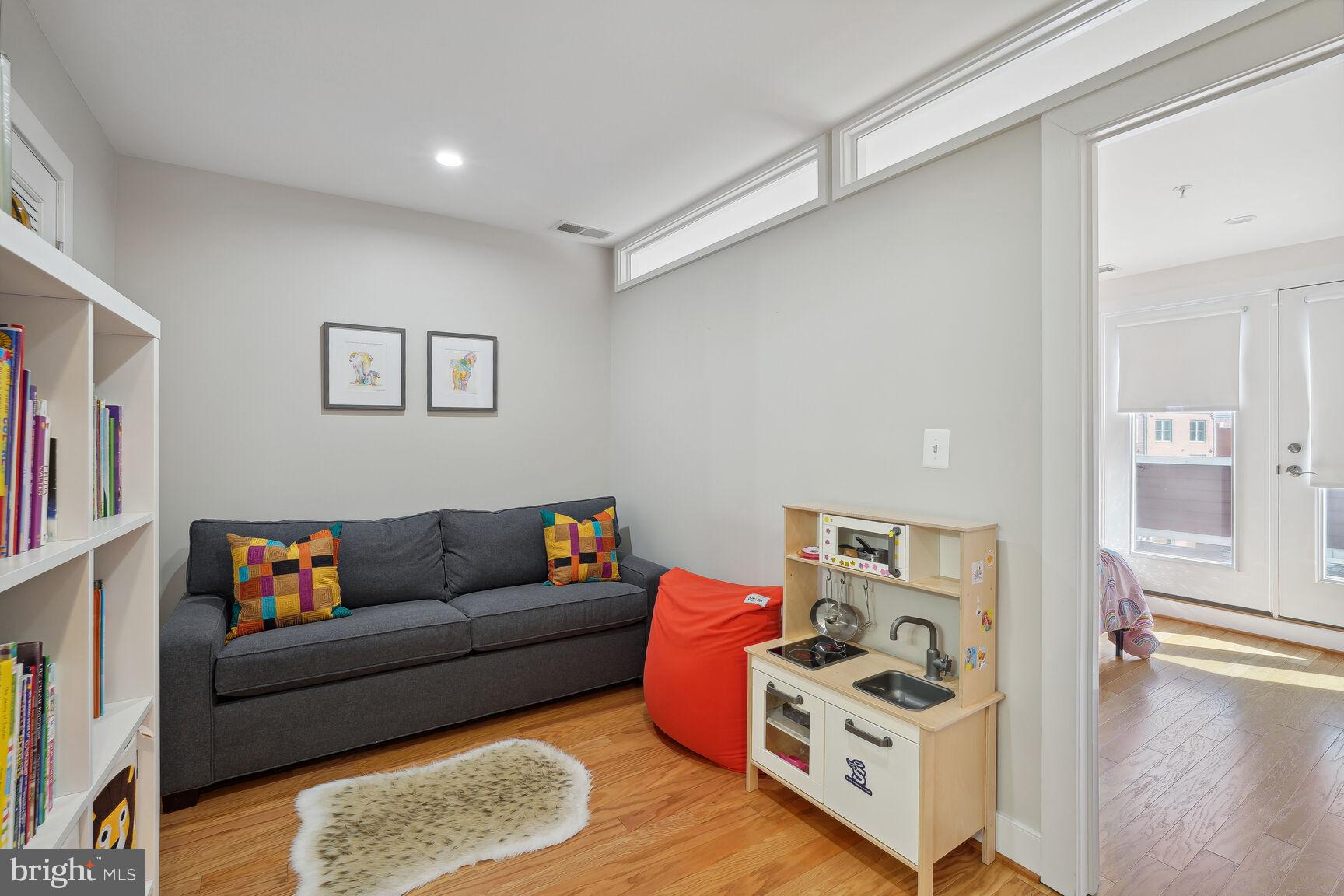 705 E Howell Ave