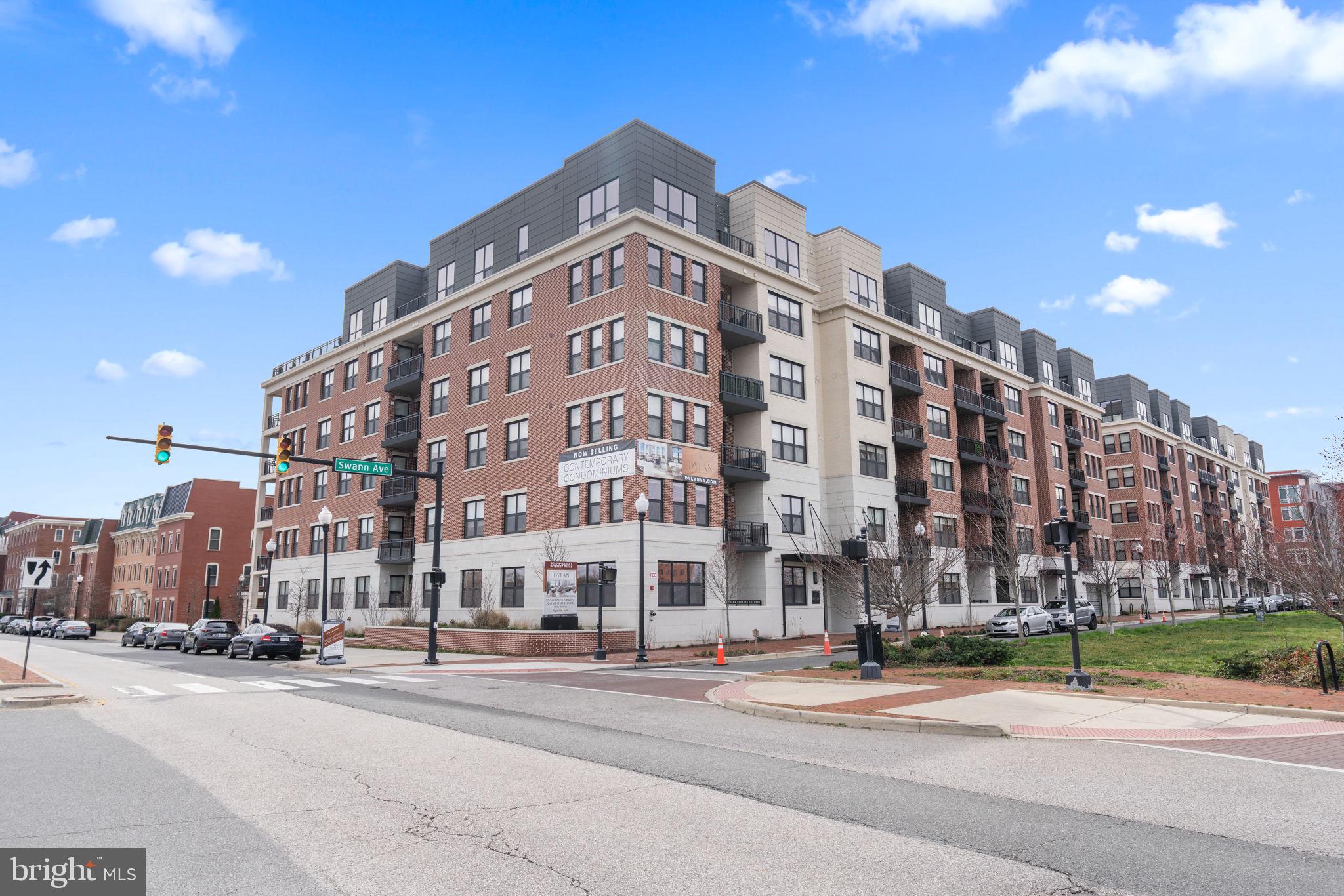737 Swann Ave #204