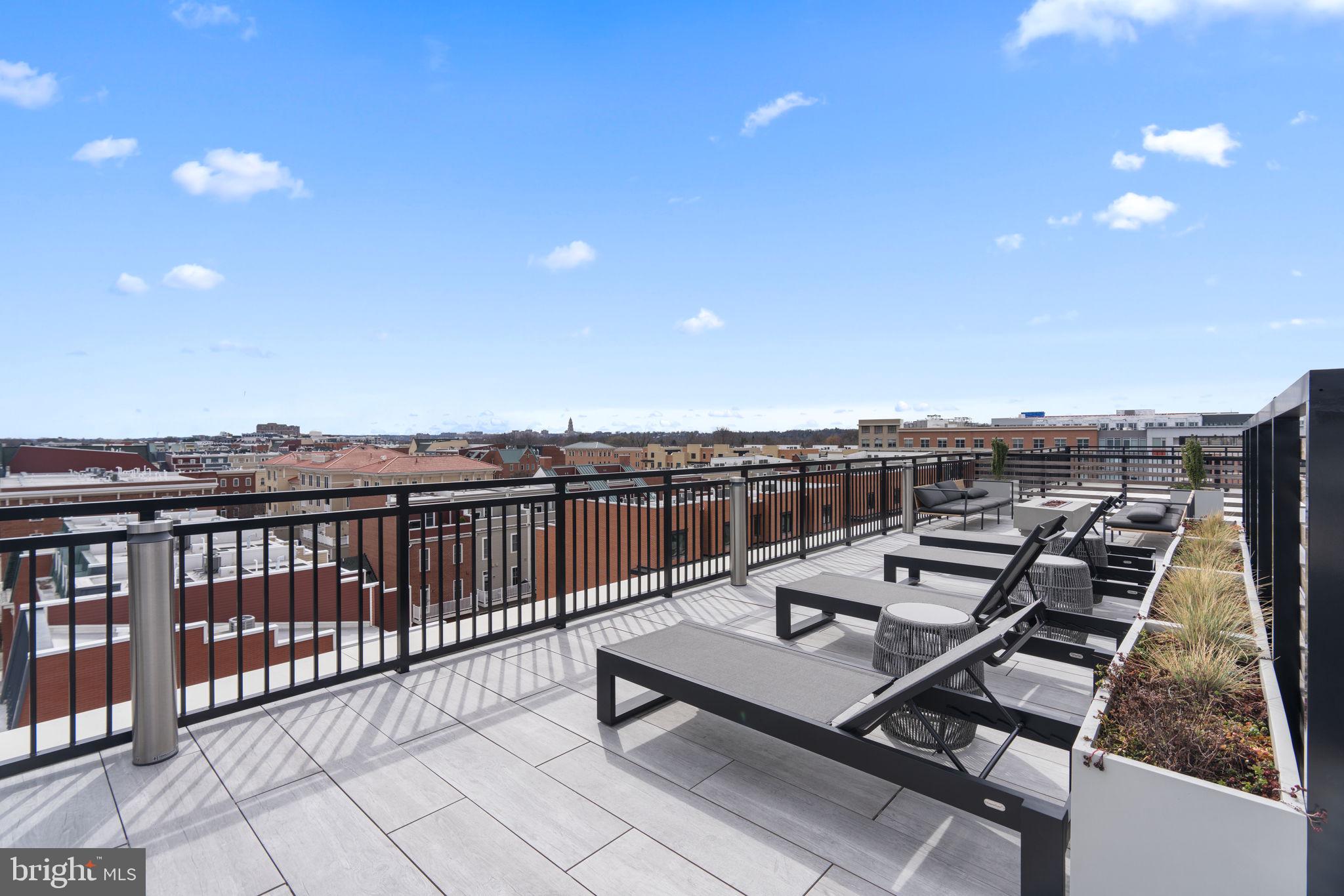 737 Swann Ave #204