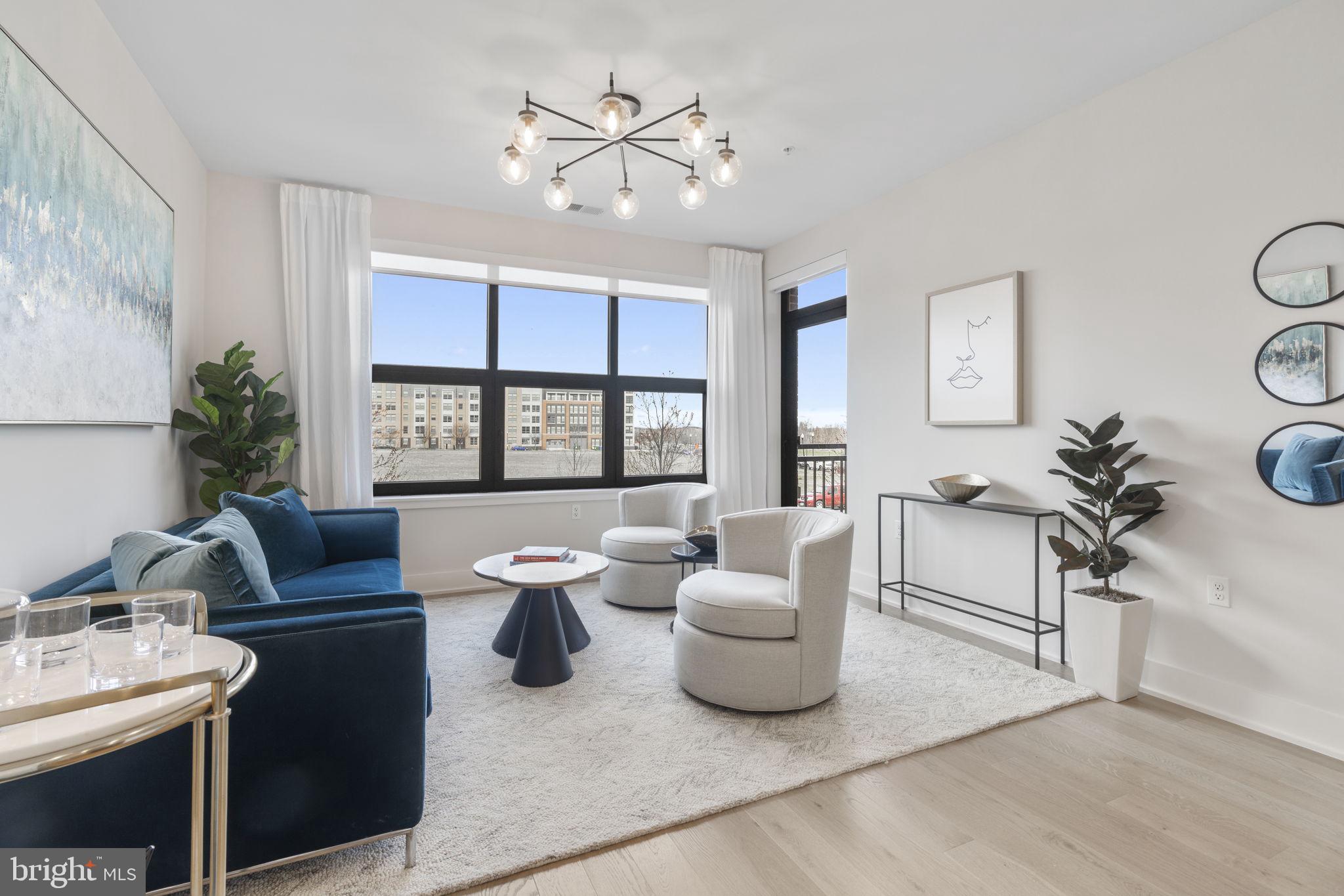 737 Swann Ave #204