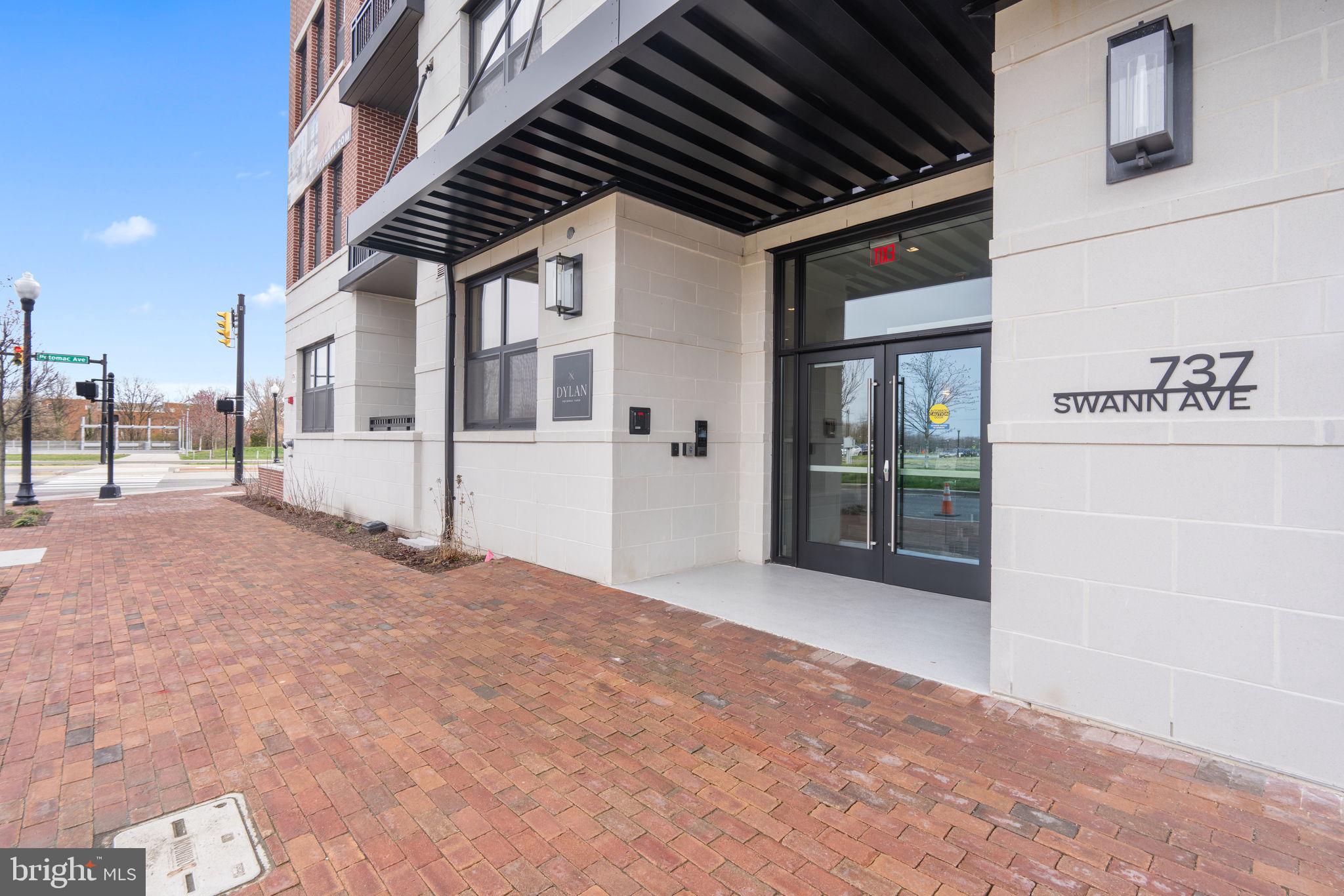 737 Swann Ave #204