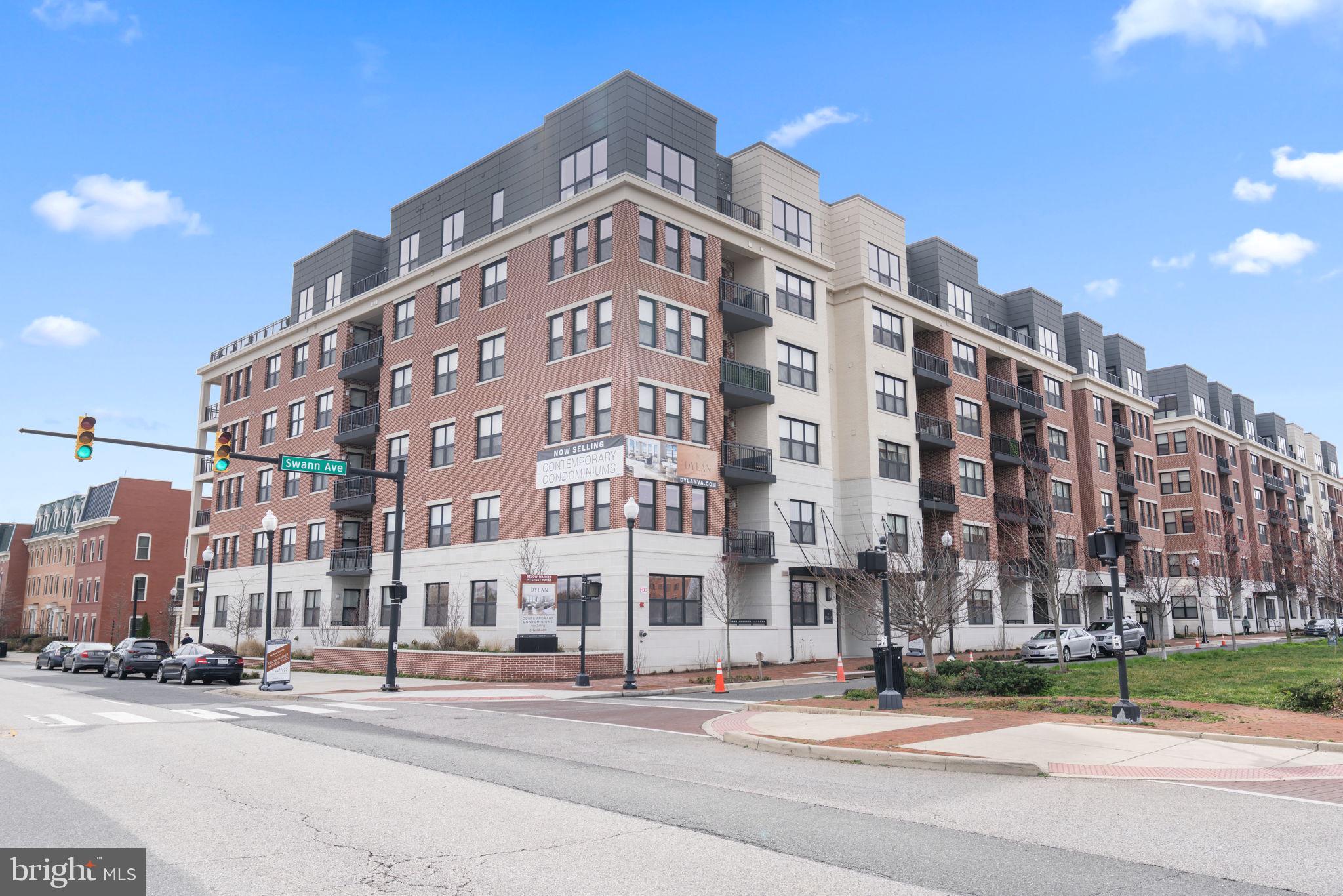 737 Swann Ave #204
