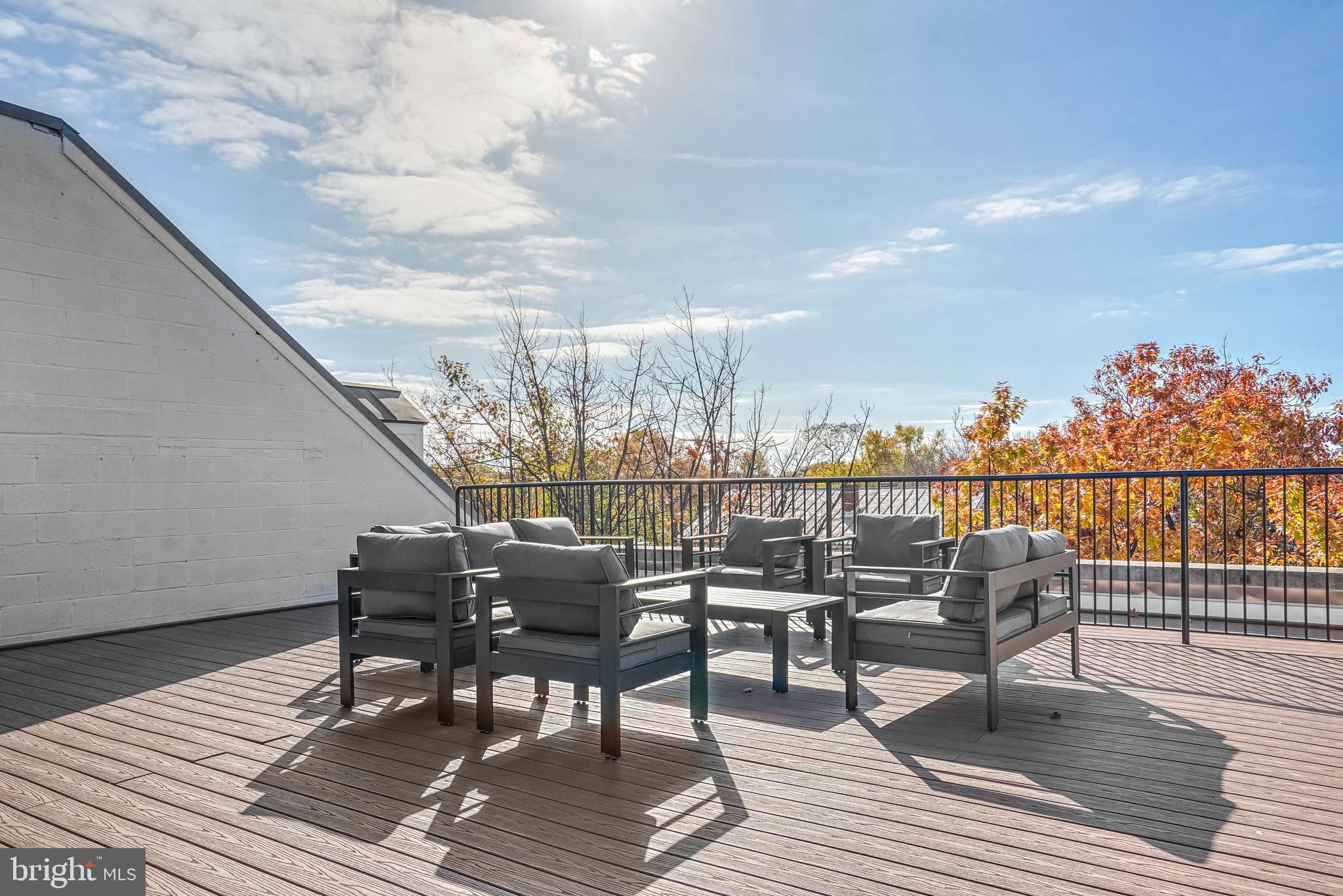 1229 KING ST #204