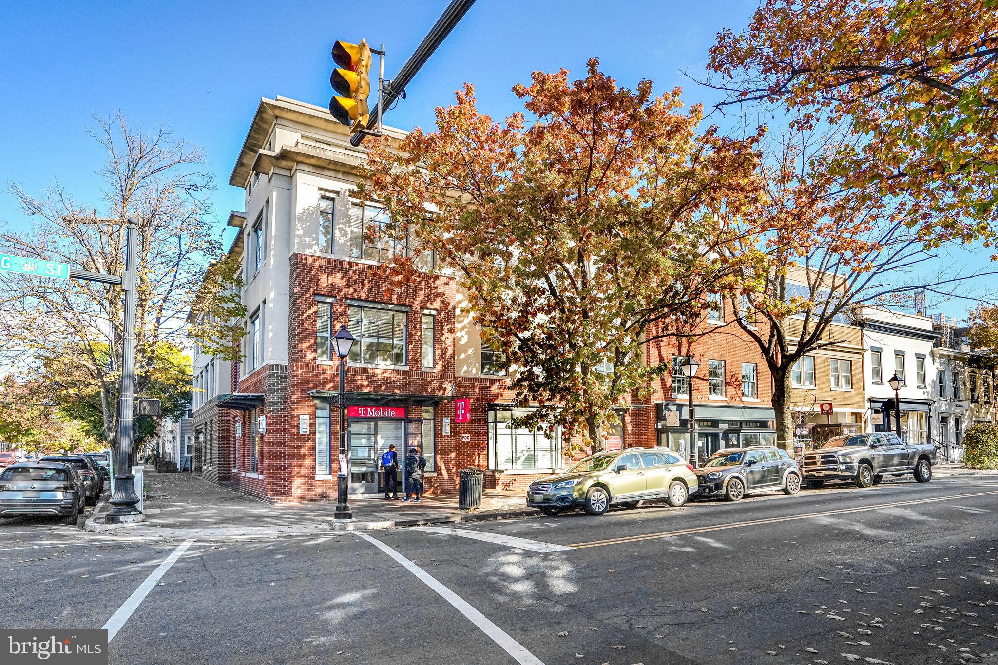 1229 KING ST #204