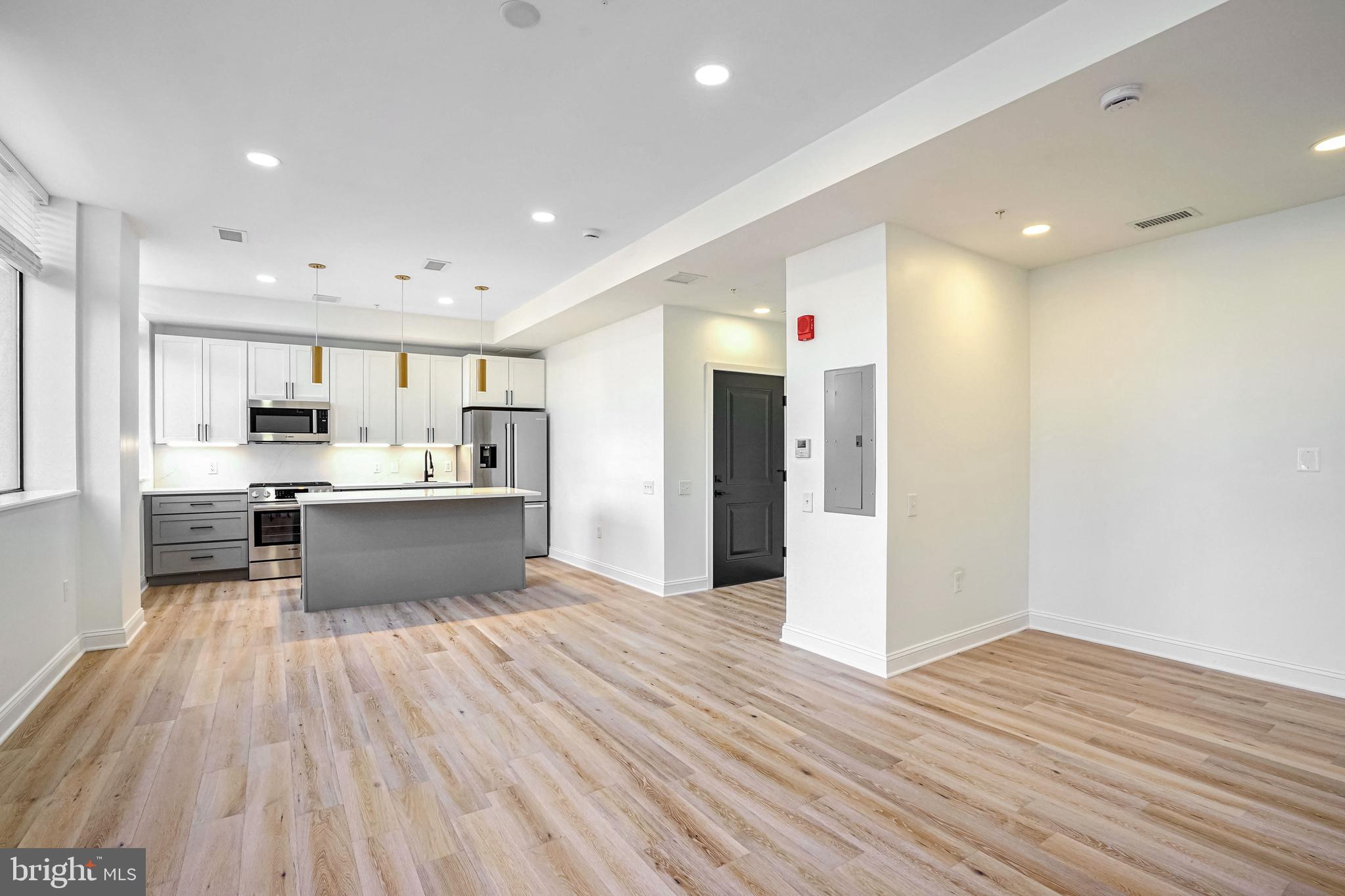 1229 KING ST #204