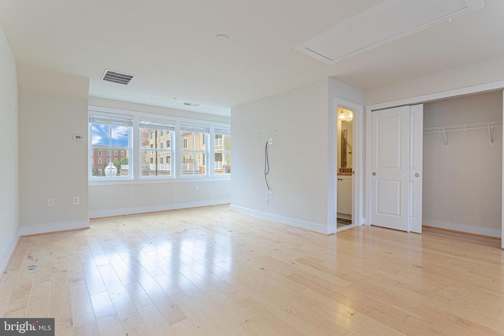 738 BLUEMONT AVE