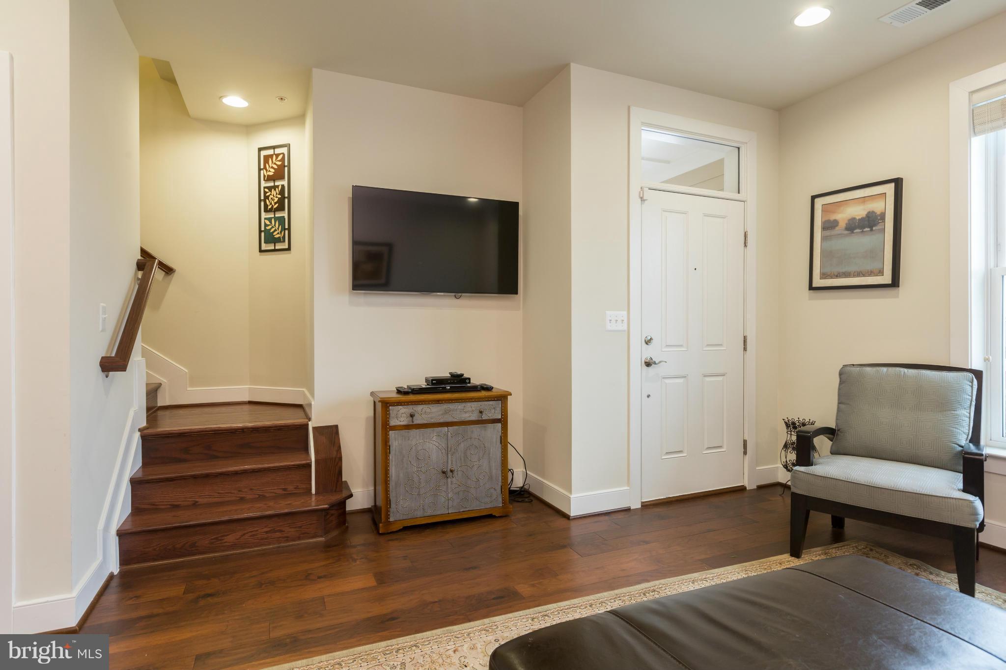 621 MCKENZIE AVENUE 101