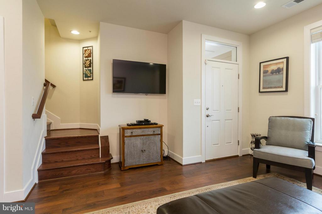 621 MCKENZIE AVENUE 101