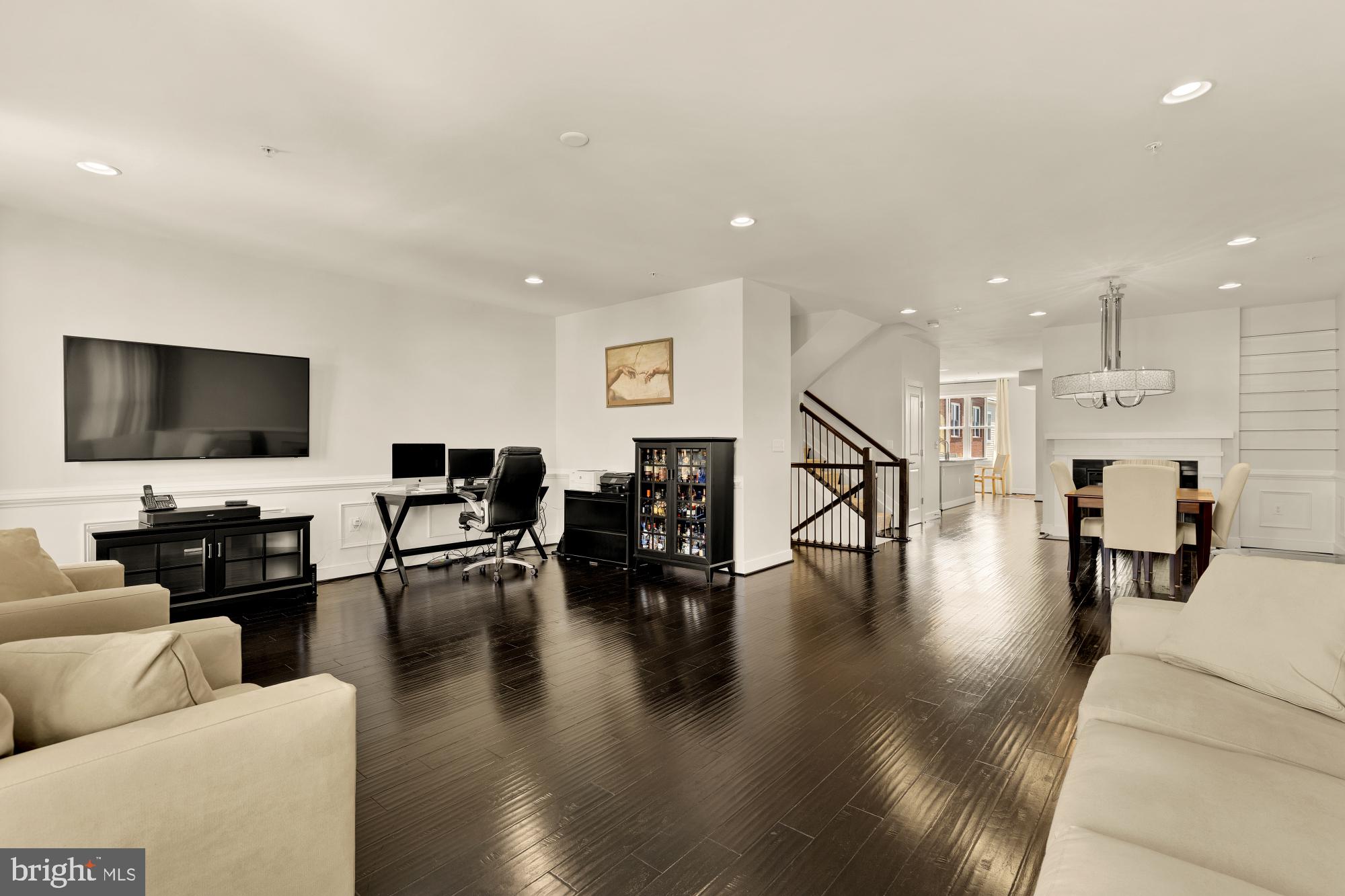 619 MCKENZIE AVENUE 102