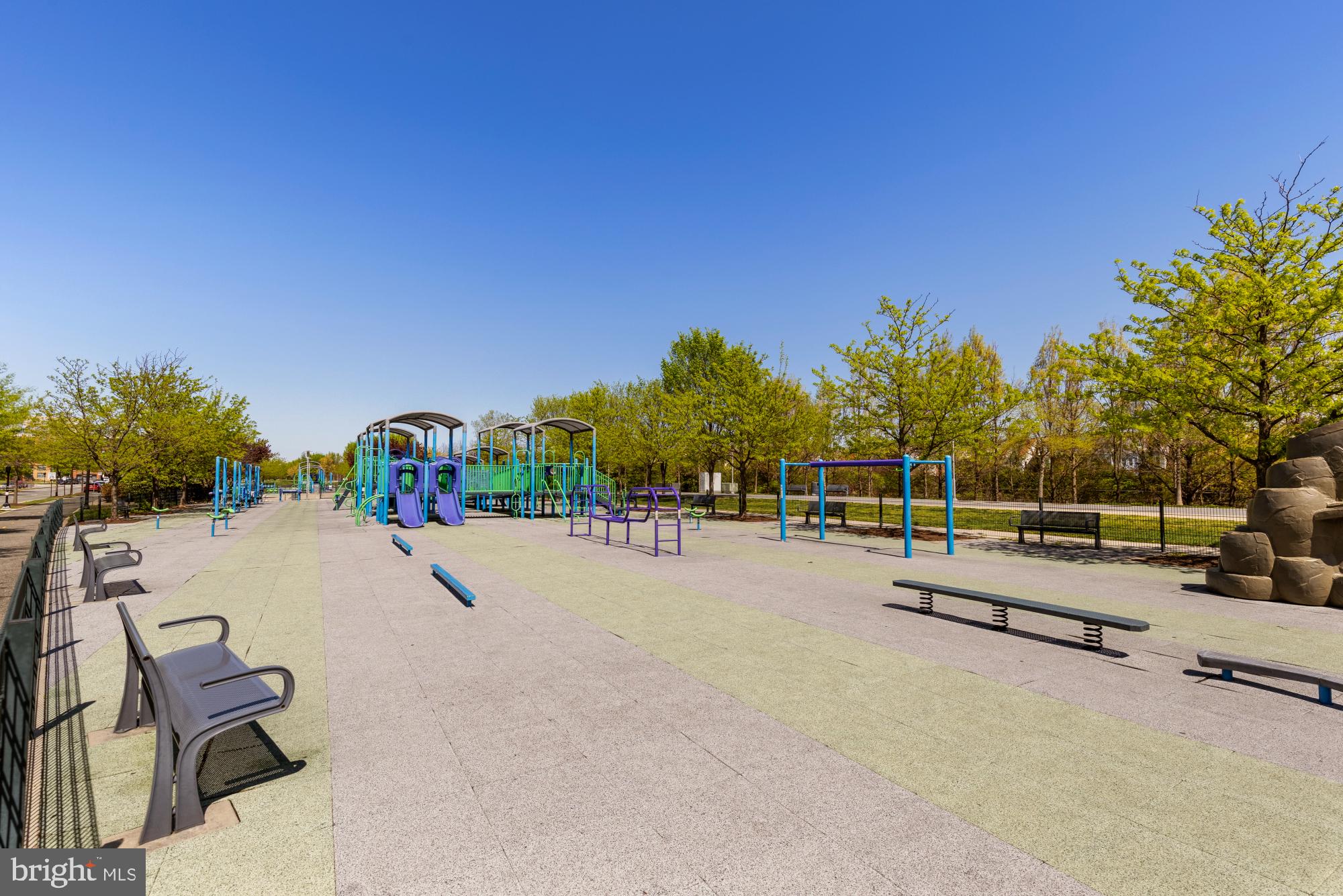 619 MCKENZIE AVENUE 102