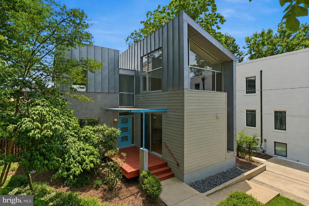 213 E RAYMOND AVENUE
