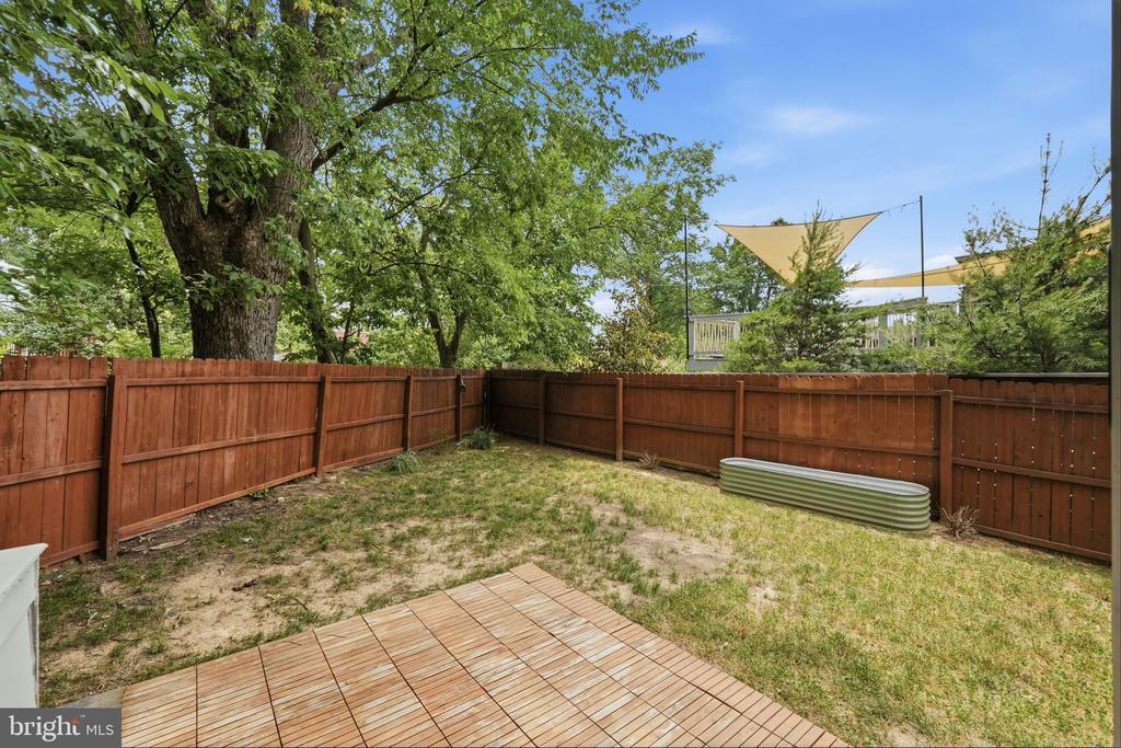 213 E RAYMOND AVENUE
