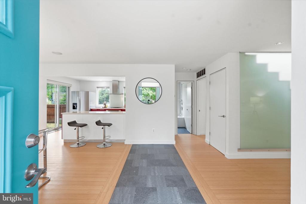 213 E RAYMOND AVENUE