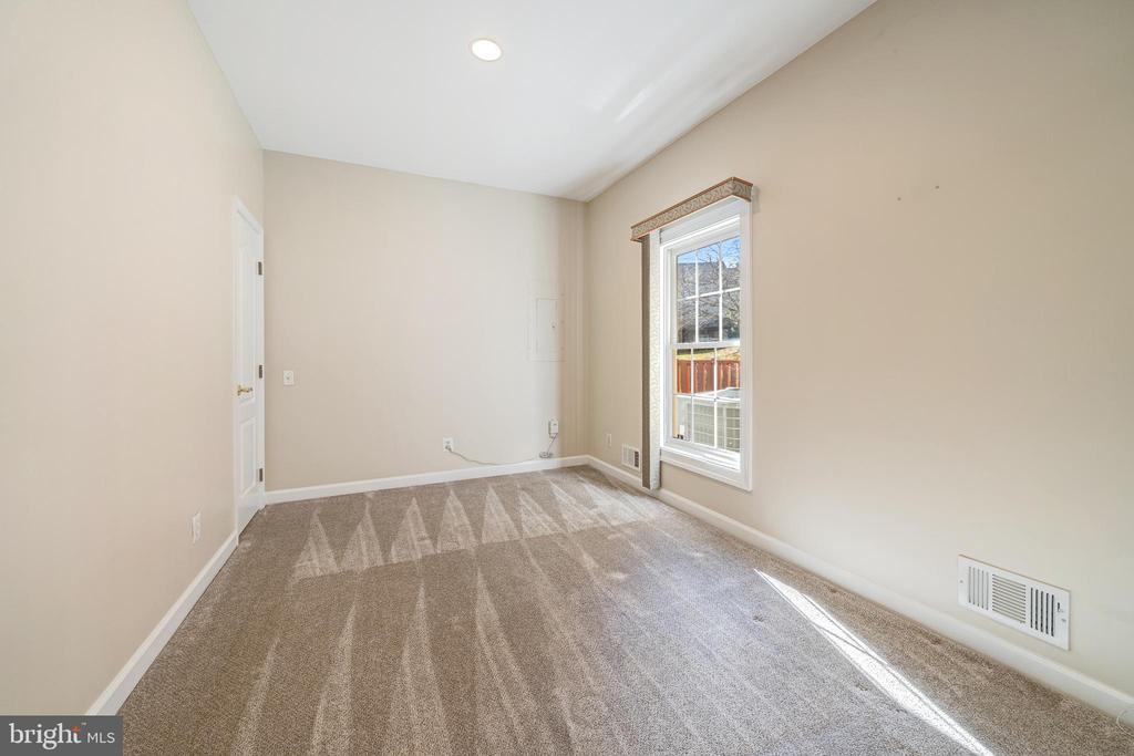 9561 Lagersfield Cir