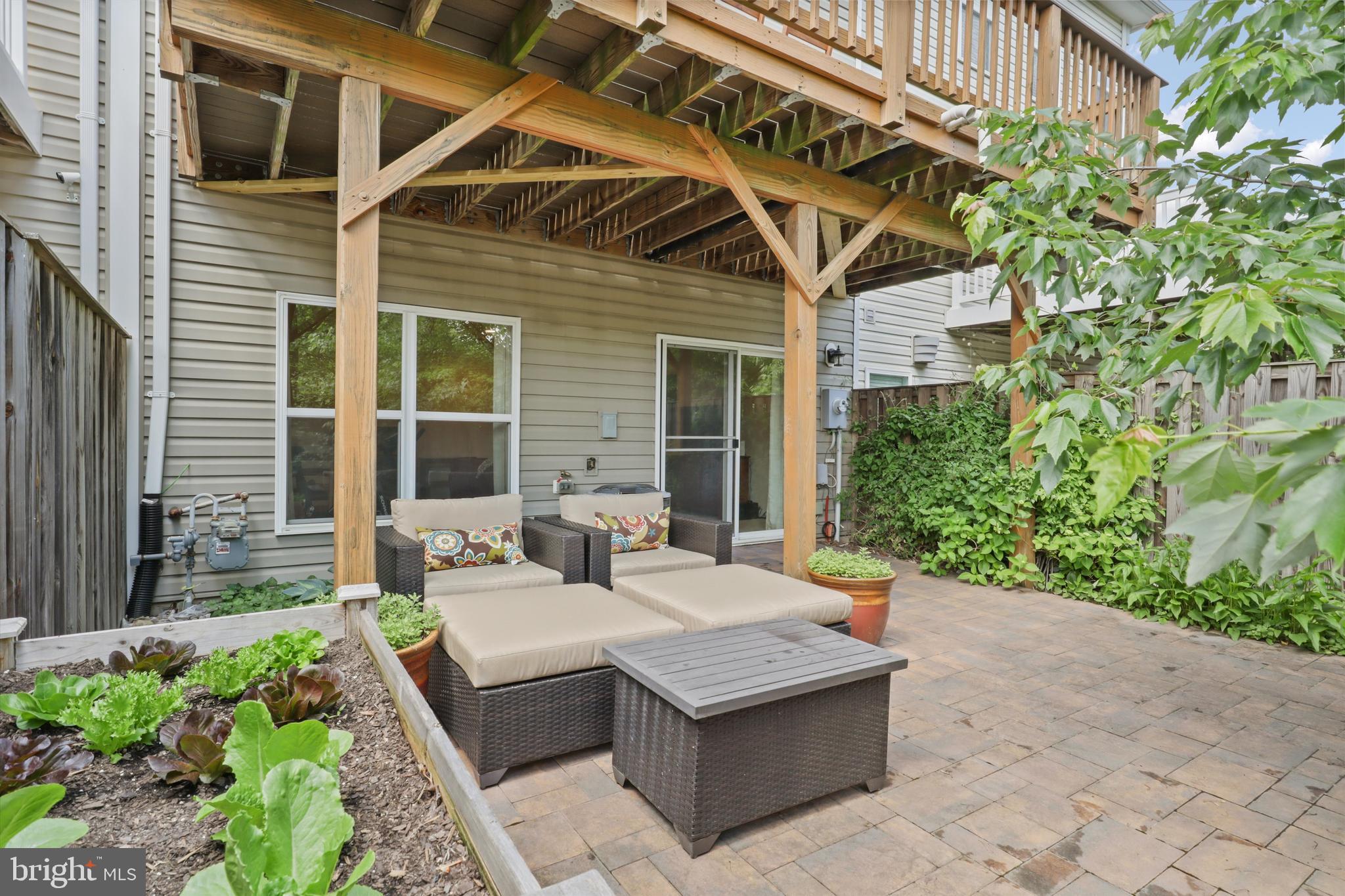 6253 Casdin Dr