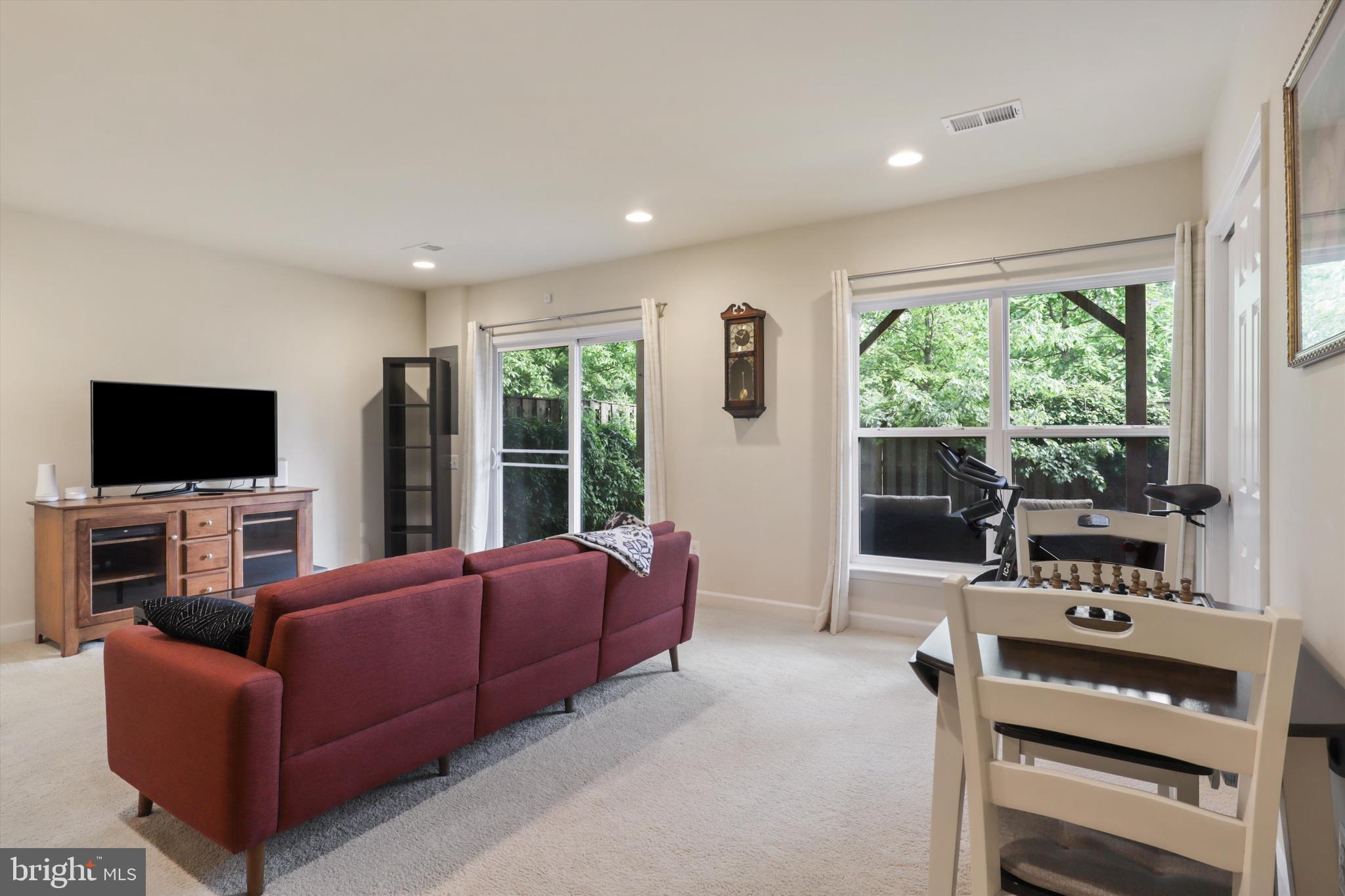 6253 Casdin Dr