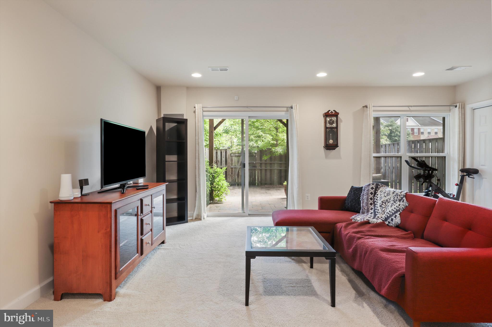 6253 Casdin Dr