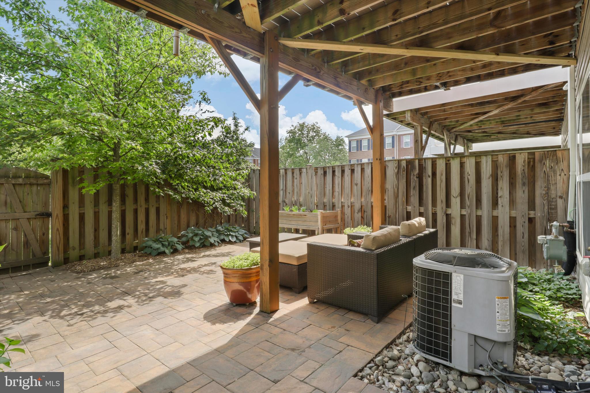 6253 Casdin Dr