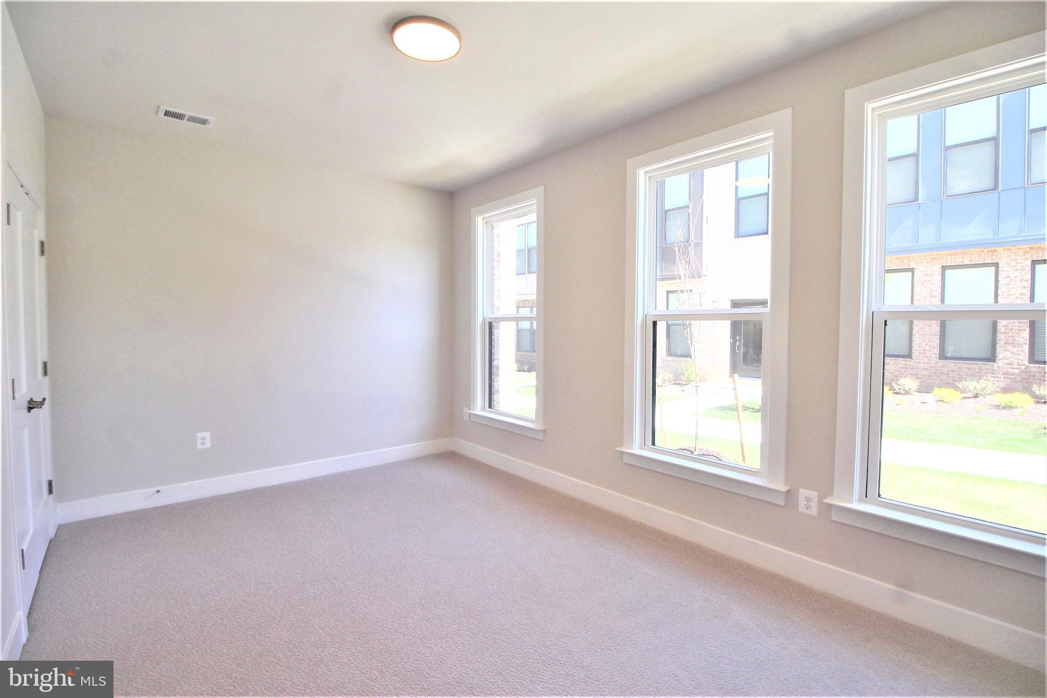 2471 LIBERTY LOOP
