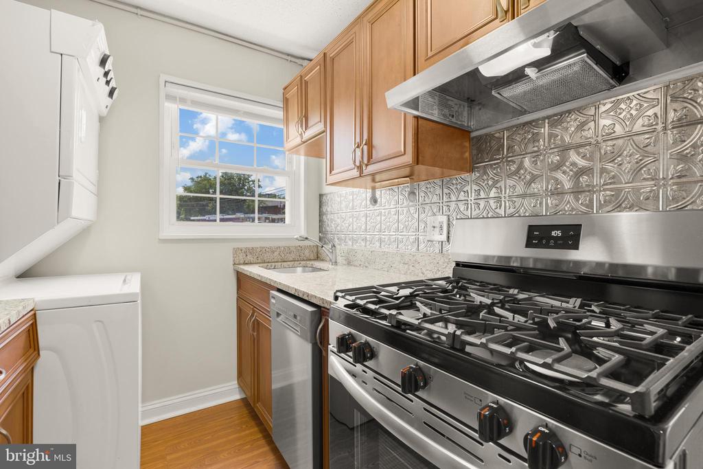 2305 Farrington Ave #203