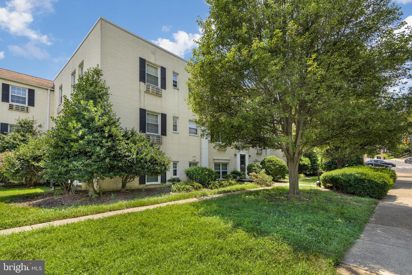 2305 Farrington Ave #203