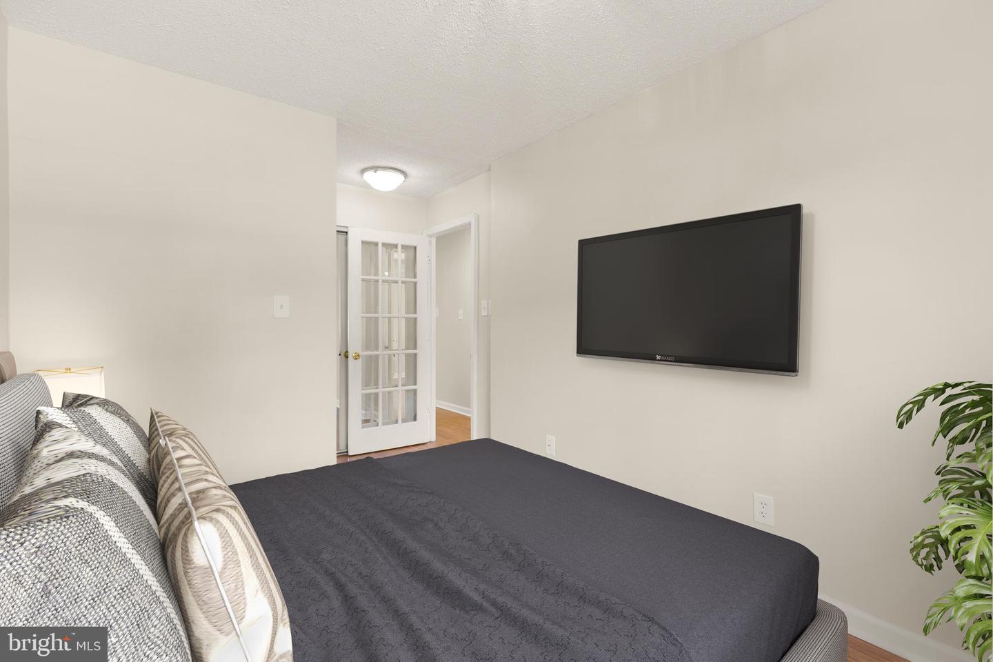 2305 Farrington Ave #203