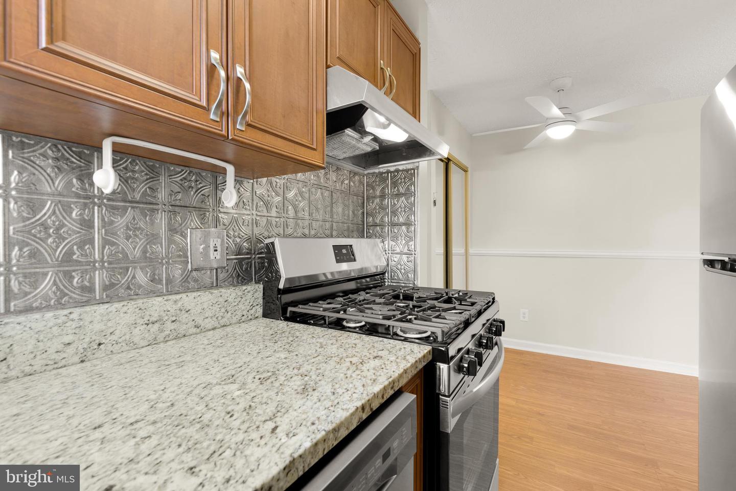 2305 Farrington Ave #203