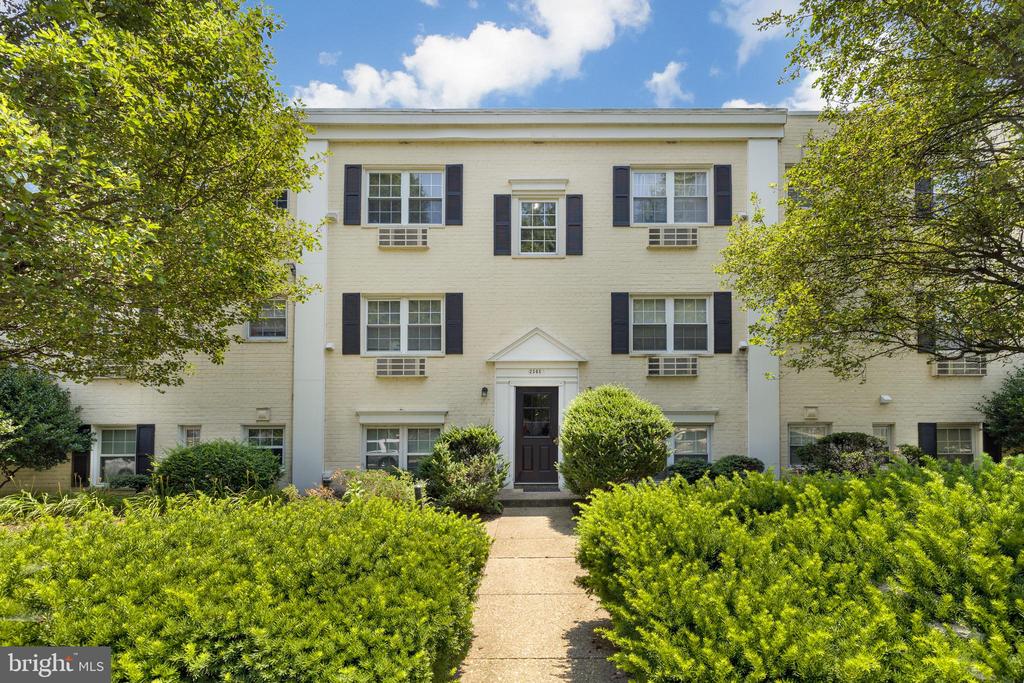 2305 Farrington Ave #203